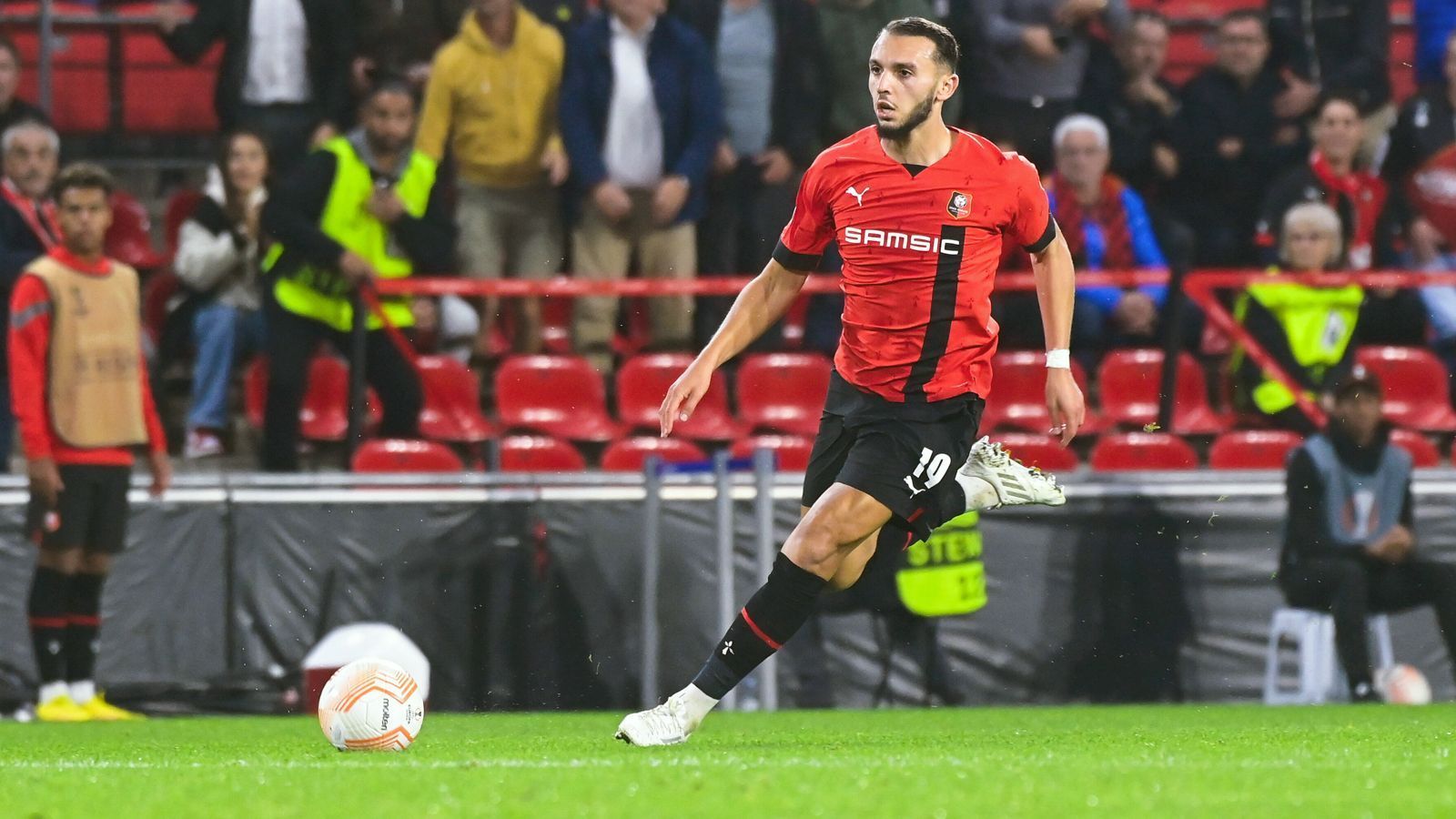 
                <strong>Amine Gouiri (Frankreich/Stade Rennes)</strong><br>
                &#x2022; Marktwert: 35 Millionen Euro<br>&#x2022; Alter: 22 Jahre<br>&#x2022; Position: Mittelstürmer<br>
              