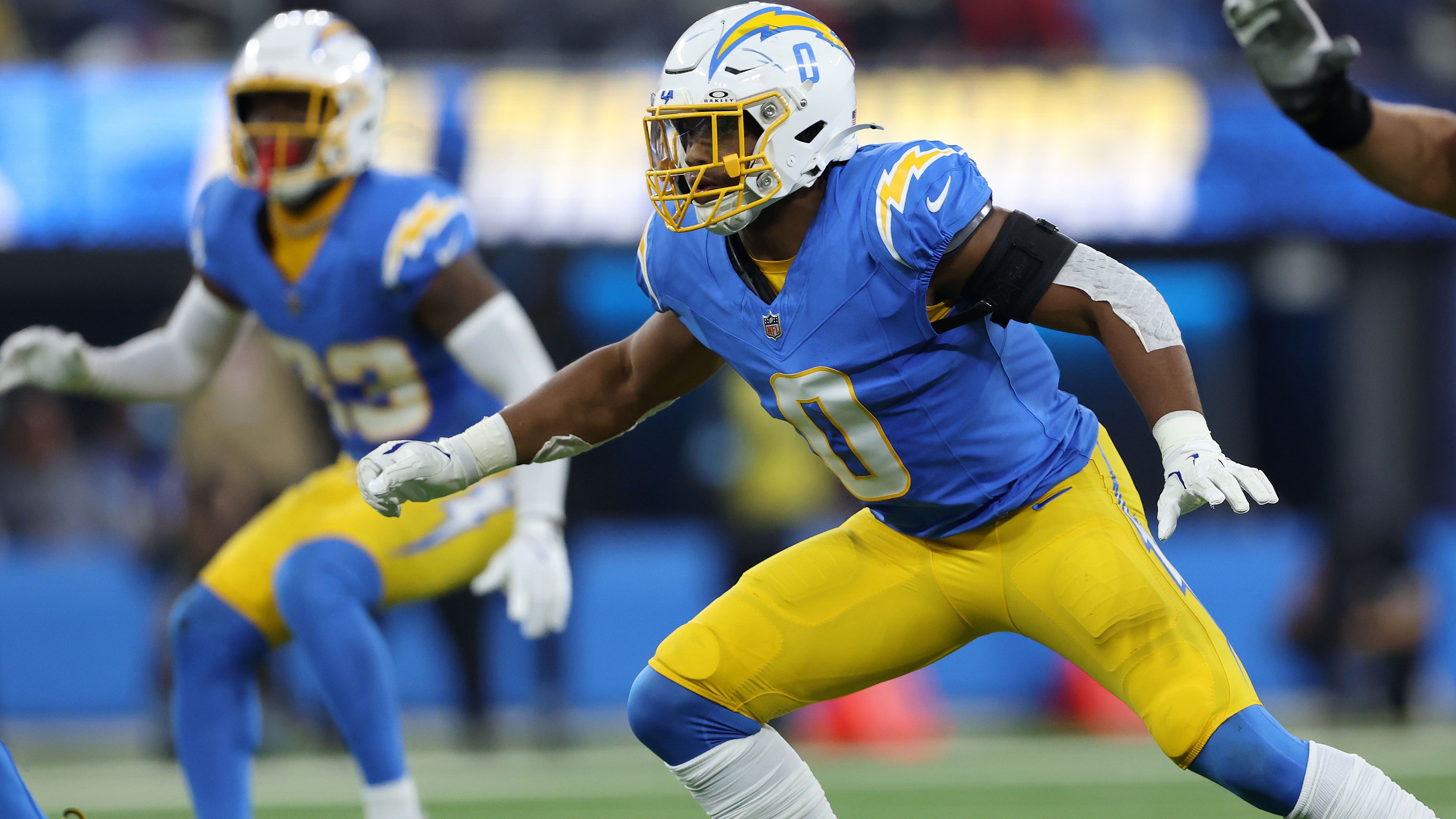 <strong>Los Angeles Chargers: Daiyan Henley (Linebacker)</strong><br>Daiyan Henley brauchte etwas Anlaufzeit, aber in seiner zweiten Saison spielte er sich mit 147 Tackles, acht Pass-Breakups und einer Interception in den Vordergrund. Nun geht der 25-Jährige als klarer Abwehrchef der Chargers in seine dritte NFL-Saison und könnte 2025 endgültig den Durchbruch auf All-Pro-Level schaffen.