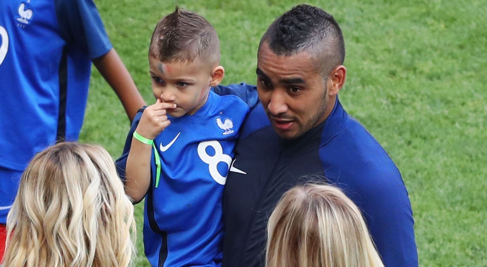 
                <strong>Dimitri Payet</strong><br>
                Der Irokesenschnitt ist in der Familie von Dimitri Payet wohl der absolute Renner, wie nach dem französischen Achtelfinal-Sieg gegen Irland zu sehen ist. 
              