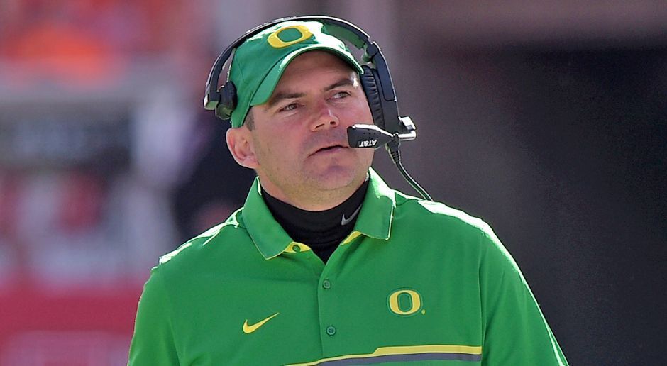 
                <strong>Mark Helfrich (Offensive Coordinator Chicago Bears)</strong><br>
                Unterstützung holt sich Nagy dabei von Mark Helfrich. Der 44 Jahre alte ehemalige Coach der Oregon Ducks wird neuer Offensive Coordinator der Bears.
              