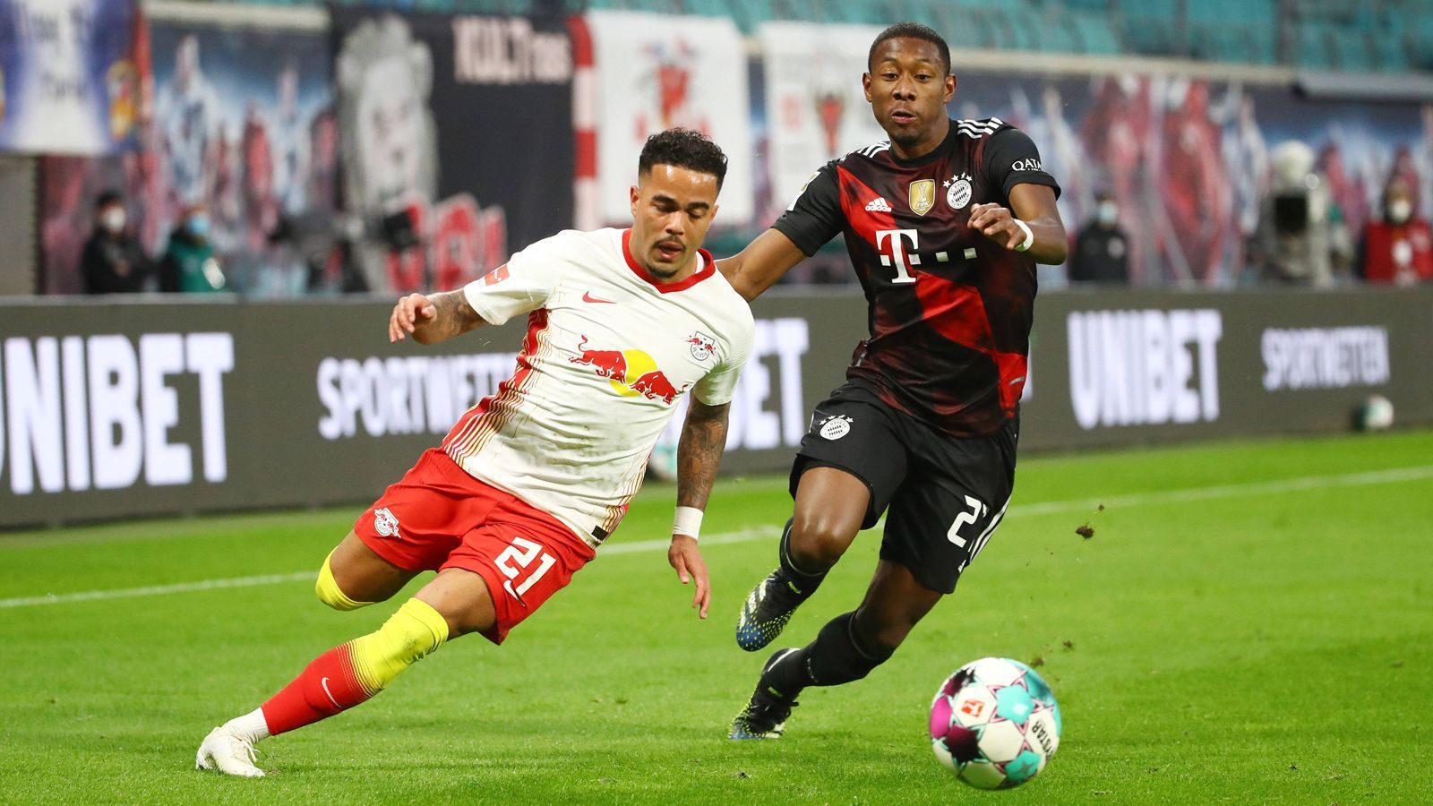 
                <strong>Justin Kluivert</strong><br>
                Kommt für Forsberg rein, interpretiert die Rolle im Angriff anders und sorgt mit seiner Schnelligkeit und Beweglichkeit für deutlich mehr Gefahr. Im weiteren Spielverlauf hat ihn die Bayern-Abwehr dann aber besser im Griff. ran-Note: 3
              