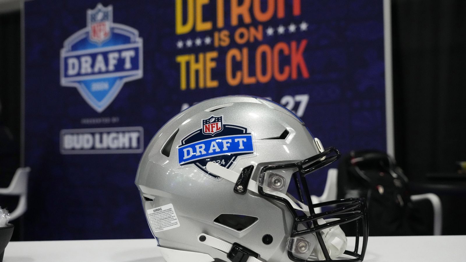 <em><strong>NFL Draft 2025: Die aktuelle Draft Order nach den Championship Games</strong><br>Die NFL-Saison ist beendet, <a data-li-document-ref="496283" href="https://www.ran.de/sports/american-football/nfl/news/super-bowl2025-pleite-fuer-patrick-mahomes-und-travis-kelce-philadelphia-eagles-lassen-kansas-city-chiefs-keine-chance-496283">die Philadelphia Eagles haben den Super Bowl gewonnen</a>. Somit steht auch Draft Order fest. So sieht die Reihenfolge bei der Talente-Ziehung aus, die vom 24. bis 26. April 2025 in Green Bay stattfindet. (Quelle: "Tankathon").<br><em>Auch interessant <a data-li-document-ref="511743" href="https://www.ran.de/sports/american-football/nfl/galerien/nfl-mock-draft2025-shedeur-sanders-faellt-tief-wer-steht-an-der-spitze-511743">NFL Mock Draft 2025 von ran</a></em></em>