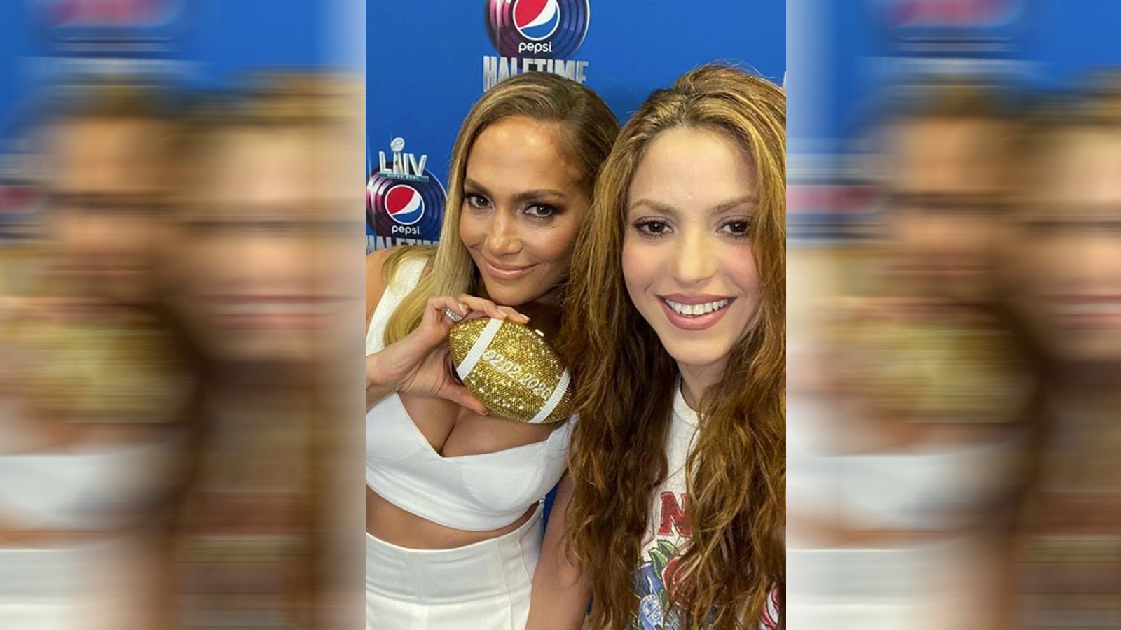 
                <strong>Jennifer Lopez und Shakira</strong><br>
                Zusammen mit Shakira, der Freundin des Fußballers Gerard Pique, tritt sie im Hard Rock Stadium auf
              