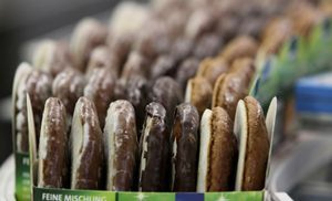 Kaufen kann jeder, wie wär's aber mit Selbermachen? So lassen sich die leckeren Mini-Kuchen nämlich auch problemlos vegan zubereiten.