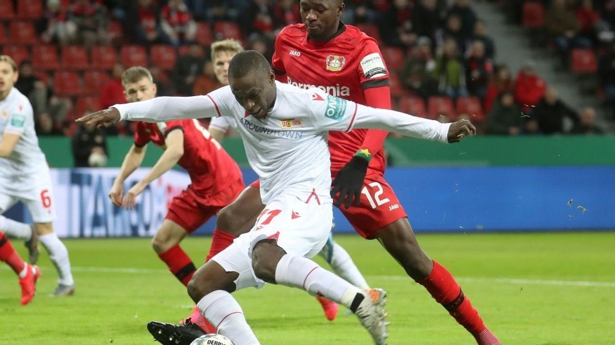 Die Fans verzichteten ab der zehnten Minute auf Gesänge