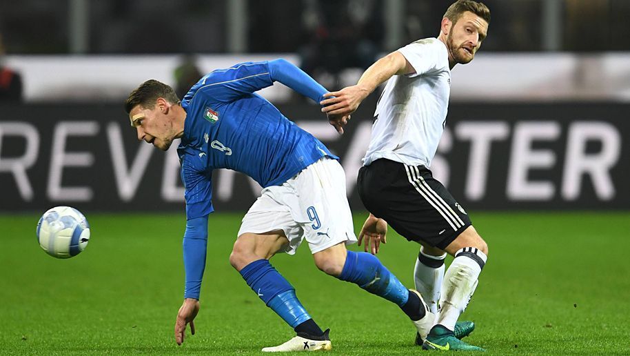 
                <strong>Shkodran Mustafi</strong><br>
                Shkodran Mustafi: Der Fels in der Brandung. Warf sich in der wilden Anfangsphase der Italiener in jeden Zweikampf, lief die Räume gut ab und bestach durch ein gutes Stellungsspiel. Gutes Spiel des England-Legionärs. ran-Note: 2-
              