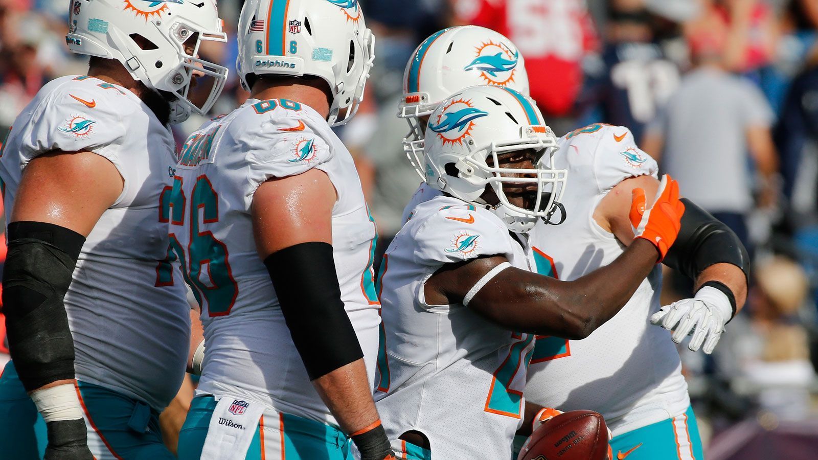 
                <strong>Verlierer: Miami Dolphins</strong><br>
                Ein 3-0-Start, anscheinend angeschlagene Patriots – da geht doch was für die Dolphins? Von wegen! Die Franchise wurde bei der 3:38-Klatsche auf den Boden der Tatsachen geholt. Heißt: Die nächsten Wochen werden zeigen, was nun der Ausrutscher war, der formidable Start oder die Klatsche.
              