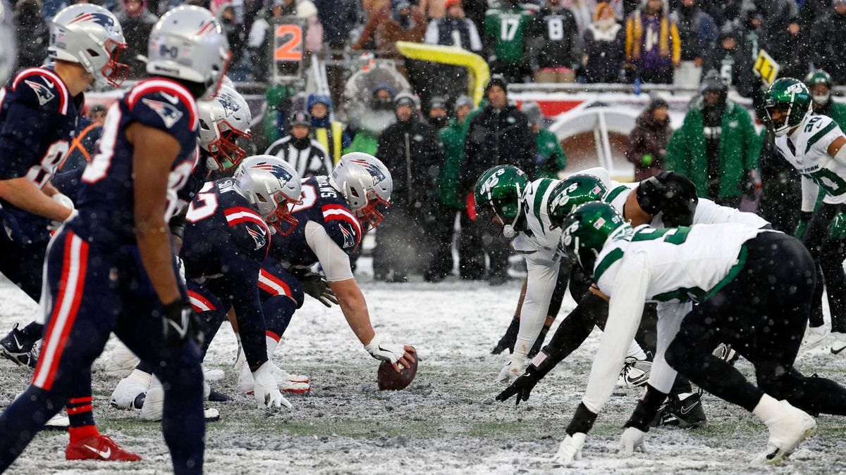 FOXBOROUGH, MA - JANUARY 07: At the line of scrimmage during a game between the New England Patriots and the New York Jets on January 7, 2024, at Gillette Stadium in Foxborough, Massachusetts. (Pho...