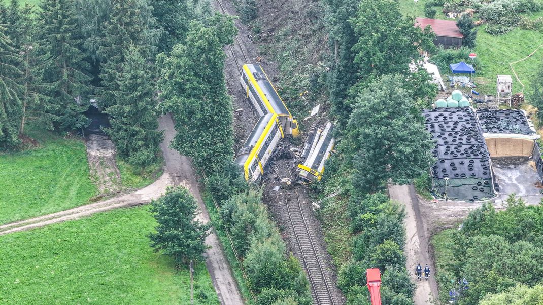 Am Sonntagabend (27. Juli) entgleiste ein Regionalzug in Baden-Württemberg. Die Ursache war zunächst unklar.