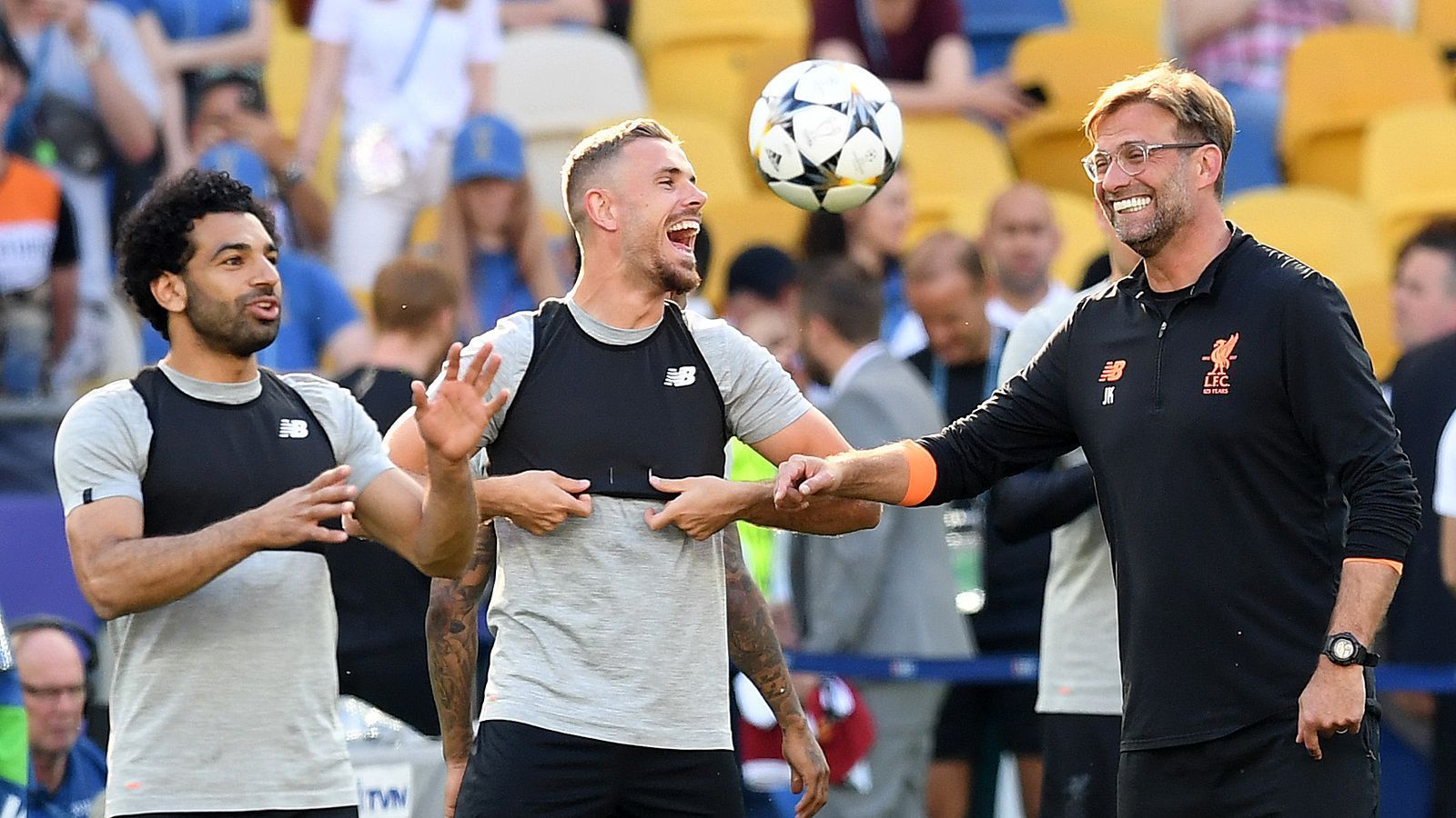 
                <strong>Spezialtrainer im Fußball</strong><br>
                Jürgen Klopp verlängert beim FC Liverpool mit Einwurftrainer Thomas Gronnemark. Es ist nicht das erste Mal, dass ein Klub einen Experten engagiert, um sich einen Vorteil gegenüber der Konkurrenz zu verschaffen. Immer wieder gibt es im Fußball Spezialtrainer. ran.de zeigt euch eine Übersicht.
              
