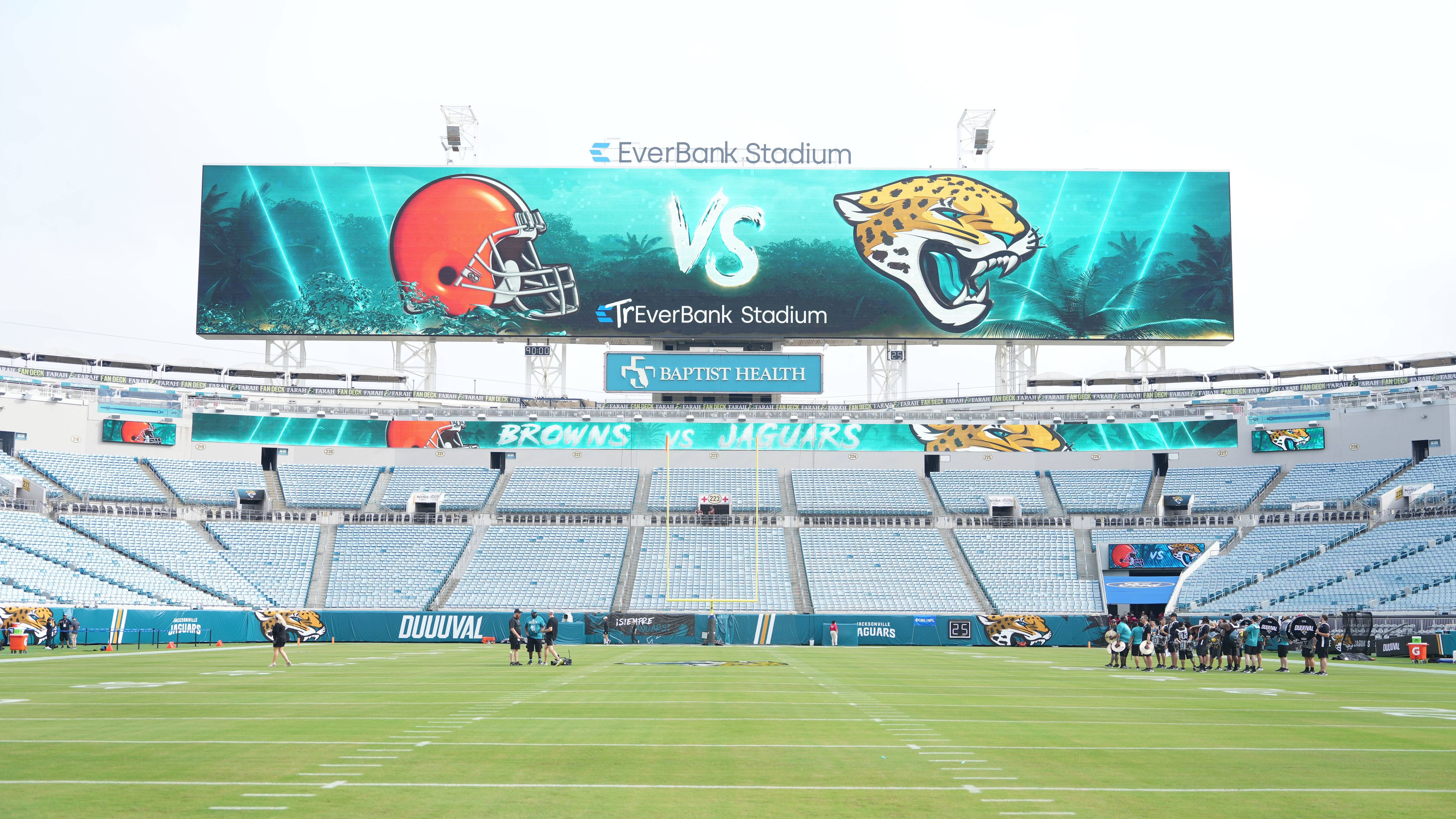 <strong>24. Platz: Jacksonville Jaguars (EverBank Stadium)</strong><br> Vier Tickets: 408,88 Dollar<br> Zwei Bier: 22,98 Dollar<br> Zwei Softdrinks: 13,98 Dollar<br> Vier Hotdogs: 29,16 Dollar<br> Parken: 41,97 Dollar<br> <strong>Gesamtkosten: 516,97 Dollar</strong>