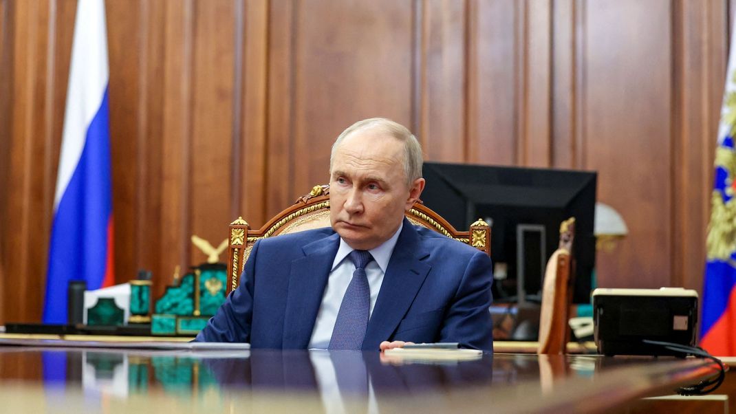 Der russische Präsident Putin (Bild) ist laut dem Kreml derzeit nicht bereit für direkte Gespräche mit dem US-Präsidenten Trump und dem ukrainischen Staatsoberhaupt Selenskyj.