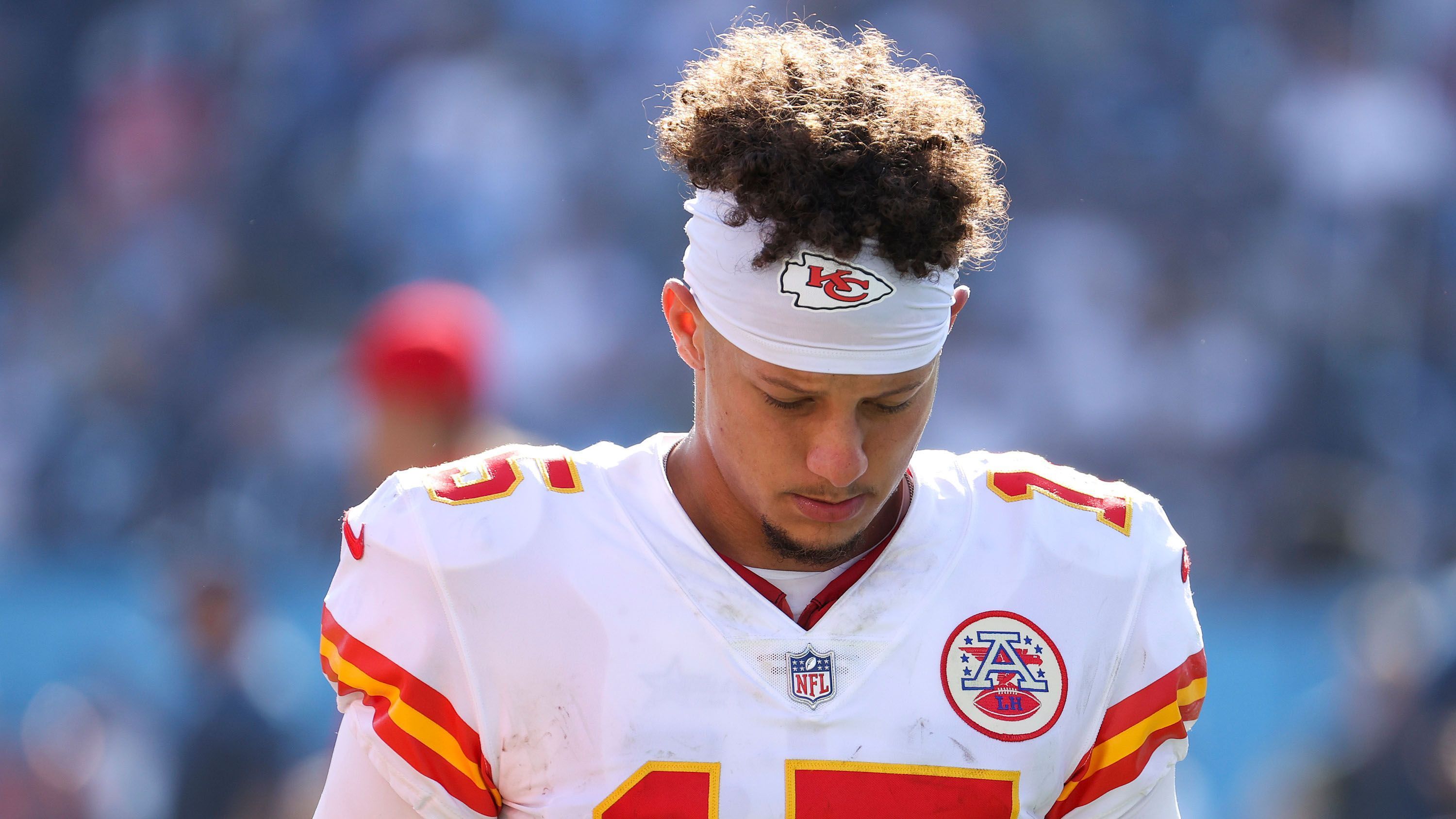 
                <strong>Patrick Mahomes (Kansas City Chiefs)</strong><br>
                Ja, Patrick Mahomes eroberte die NFL im Sturm. Aber: Ja, auch Patrick Mahomes ist nur ein Mensch. Und das zeigt sich in der laufenden Saison. Der Quarterback warf bereits neun Interceptions und damit fast so viele wie in den zurückliegenden beiden Jahren zusammen (11). Der 26-Jährige präsentiert sich insgesamt zu fehleranfällig und kann die Offense der Kansas City Chiefs derzeit nicht so führen, wie man es aus den letzten Jahren gewohnt war. Auch deshalb stehen die Chiefs bei einer enttäuschenden 3-4-Bilanz. 
              