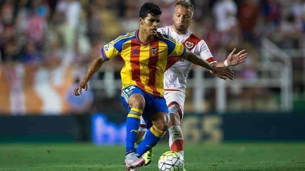 
                <strong>Danilo (FC Valencia)</strong><br>
                Danilo: Auch Valencia hat einen ganz jungen Brasilianer in seinen Reihen. Der Defensivspieler ist von Braga ausgeliehen. Vor der Abwehr kommt der 19-jährige Danilo schon regelmäßig zu Einsätzen in der Primera Division.
              