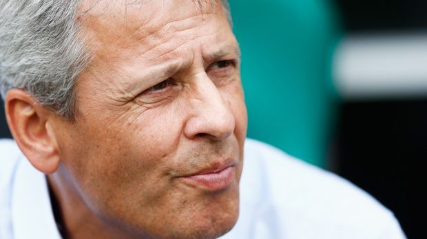 
                <strong>Lucien Favre</strong><br>
                Lucien Favre: Zuletzt trainierte der Schweizer das Team von Borussia Mönchengladbach (Februar 2011 bis September 2015). Nach dem schlechten Saisonstart 2015/16 verkündete Favre nach fünf Niederlagen in der Bundesliga und einer in der Champions League seinen Rücktritt - er sei nicht mehr "der perfekte Trainer". Wann stellt sich Favre der nächsten Herausforderung?
              
