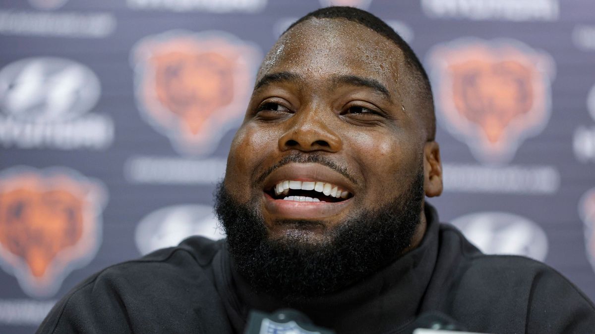 NFL, American Football Herren, USA Chicago Bears press conference, PK, Pressekonferenz Mar 16, 2023; Lake Forest, IL, USA; Chicago Bears offensive lineman Nate Davis speaks during a press conferenc...