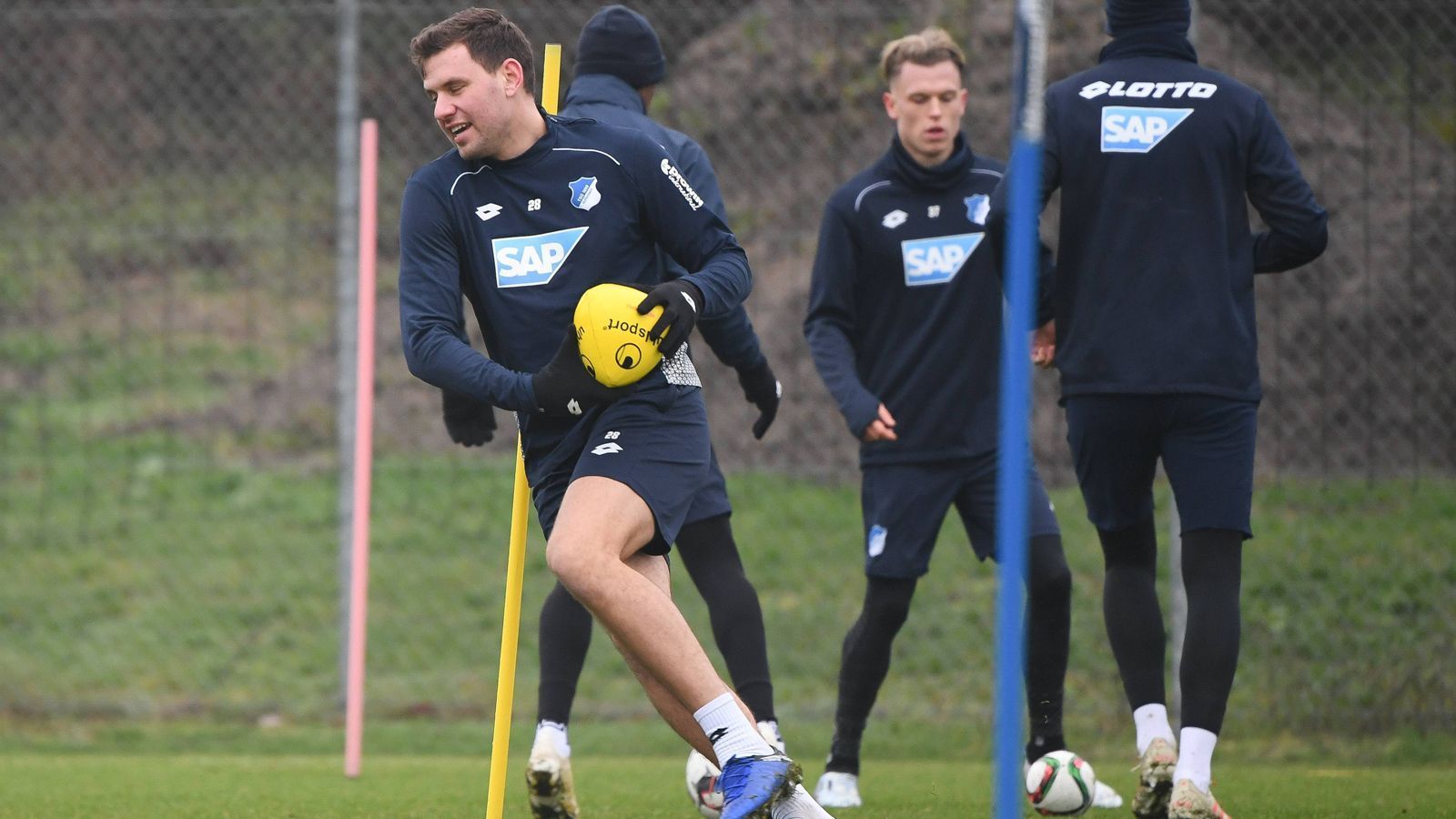 
                <strong>TSG Hoffenheim </strong><br>
                Trainingsauftakt: 29. Juni 2019Trainingslager: 18. - 26. Juli in Windischgarsten (Österreich)Testspiele: 12. Juli gegen Würzburger Kickers17. Juli gegen Jahn Regensburg
              