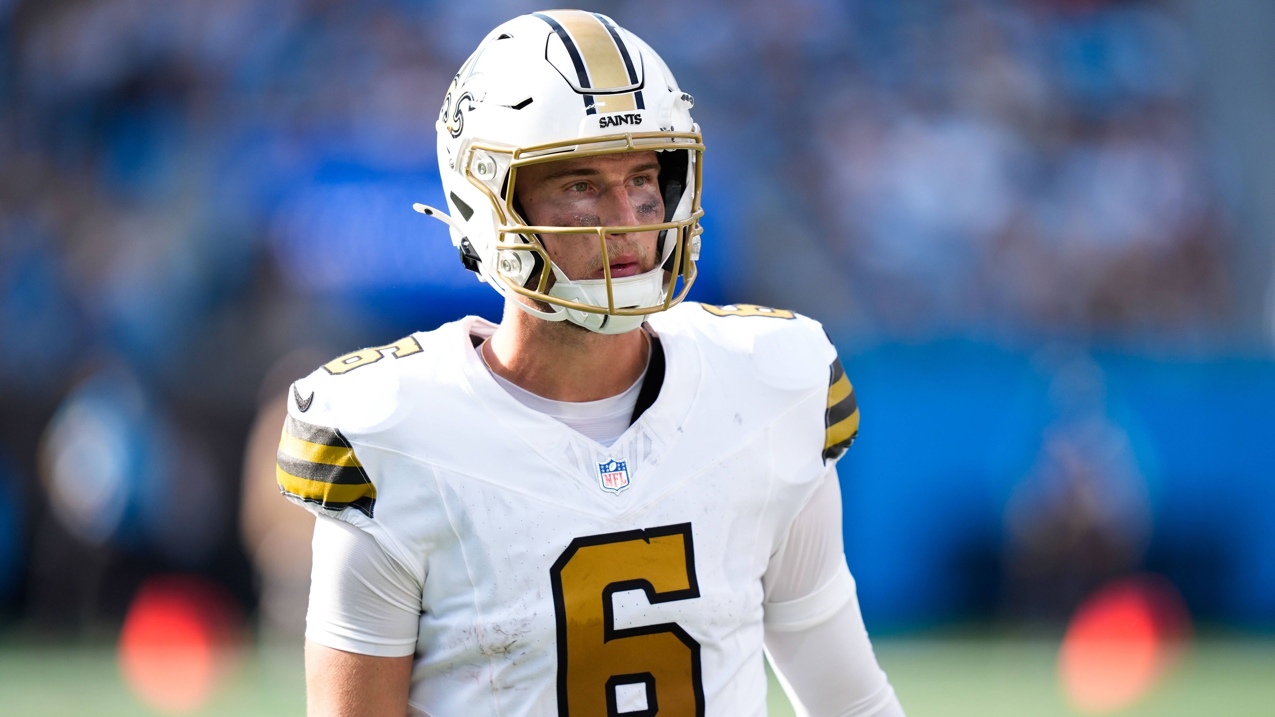 <strong>Platz 28: Tyler Shough (New Orleans Saints)</strong><br>Gemessen an den Umständen macht Tyler Shough einen soliden Job. Die New Orleans Saints sind nominell das schwächste Team der NFC und da kann man von einem Rookie Quarterback, der mitten in der Saison reinkommt, nicht erwarten, dass er alleine Siege einfährt.