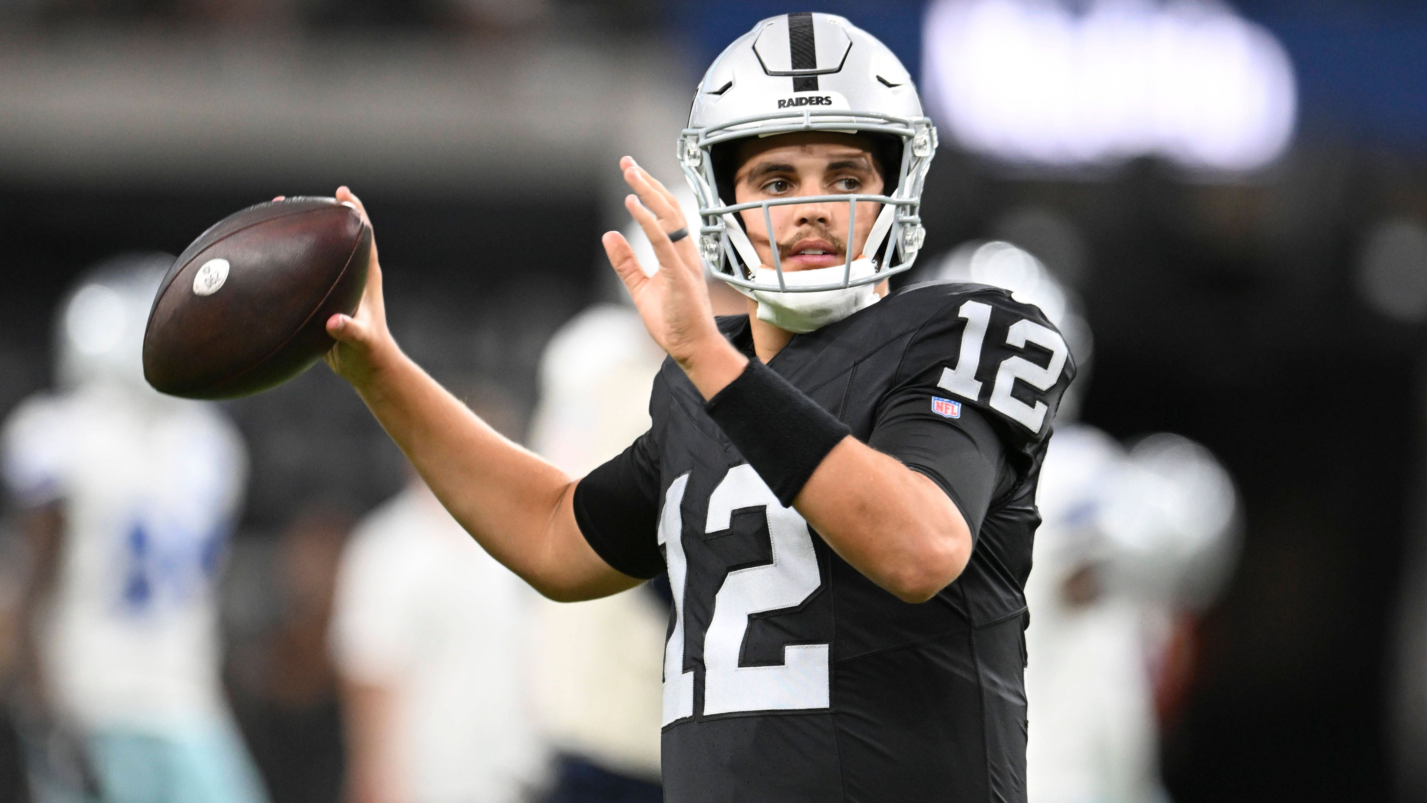 <strong>Platz 29: Aidan O'Connell (Las Vegas Raiders)</strong><br>O'Connell ersetzte Gardner Minshew, gegen die Steelers gab es eine klare Niederlage. Der Quarterback kann einem aber durchaus leidtun. Nach dem Abgang von <a href="https://www.ran.de/sports/american-football/nfl/news/nfl-las-vegas-raiders-traden-davante-adams-zu-den-new-york-jets-445405">Davante Adams zu den Jets </a>ist von der in der Zocker-Metropole erhofften glamourösen Offense wenig übrig. Immerhin könnte mit Jakobi Meyers ein verletzter Receiver zurückkehren.