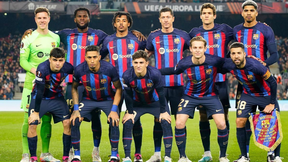
                <strong>8. Platz: FC Barcelona - 181 Millionen Euro</strong><br>
                Barca gibt in der laufenden Saison 181 Millionen Euro für Spieler-Gehälter aus. Topverdiener ist Robert Lewandowski.
              