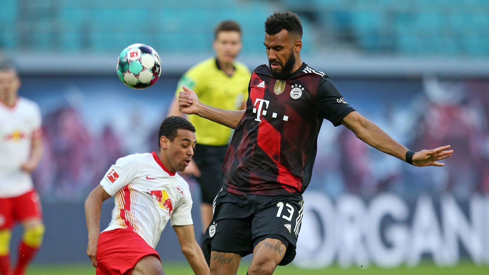 
                <strong>Eric Maxim Choupo-Moting</strong><br>
                Hat als Lewandowski-Ersatz einen schwere Aufgabe, der er kaum gerecht werden kann. Das liegt auch daran, dass die Bayern über weite Strecken Leipzig das Feld überlassen. Kommt ein-, zweimal im Strafraum zum Abschluss. Seine beste Möglichkeit vergibt er, als er kurz vor der Halbzeit nach einer Ecke per Kopf an Gulacsi scheitert. ran-Note: 4
              