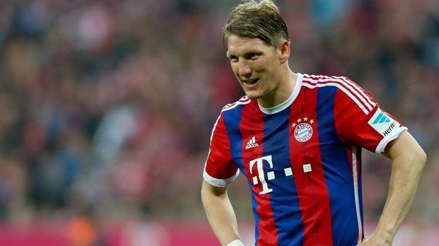 
                <strong>2014: Comeback im November</strong><br>
                Erst Mitte November 2014 kann Schweinsteiger wieder für den FC Bayern auflaufen. Einen Stammplatz hat er nach der Verletzung in München nicht mehr. Ausfallzeit: Knapp 100 Tage. 
              