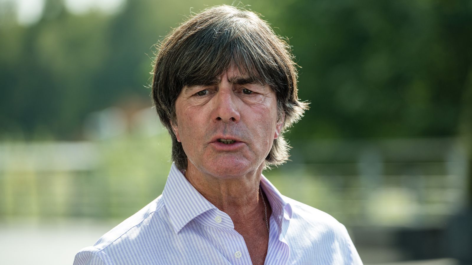 
                <strong>Joachim Löw (Bundestrainer)</strong><br>
                "Gerd Müller war wahrscheinlich der allergrößte Stürmer, den wir in Deutschland hatten. Seine Torquote spricht für sich. Er war ein Stürmer, den wir so nie mehr sehen werden im heutigen Fußball."
              