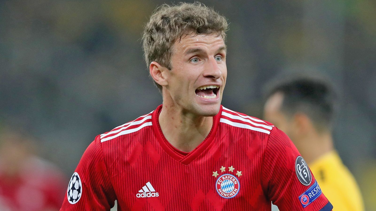 
                <strong>Thomas Müller</strong><br>
                Der Startelf-Comebacker weicht oft nach außen aus und findet freie Räume. Zumeist ist Müller in seinen Aktionen jedoch glücklos, vergibt kurz vor der Pause auch die Topchance nach toller Kombination. ran-Note: 4
              