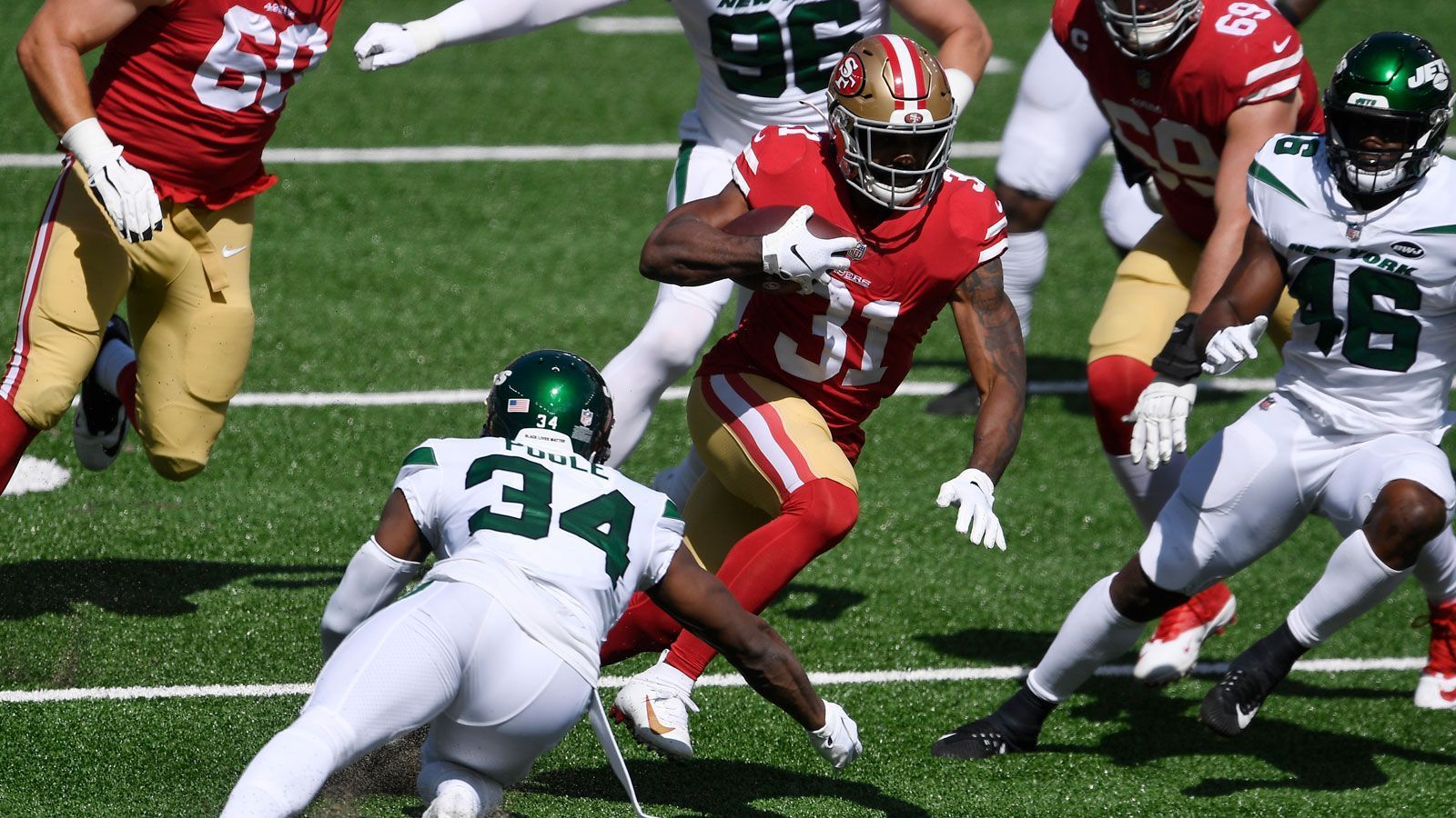 
                <strong>Raheem Mostert (San Francisco 49ers)</strong><br>
                Acht Versuche, 92 Rushing Yards und ein Touchdown - danach war Raheem Mosterts Tag beendet. Nach einer ersten Diagnose soll sich der Running Back am Meniskus verletzt haben, eine genauere Untersuchung soll in den nächsten Tagen folgen.
              