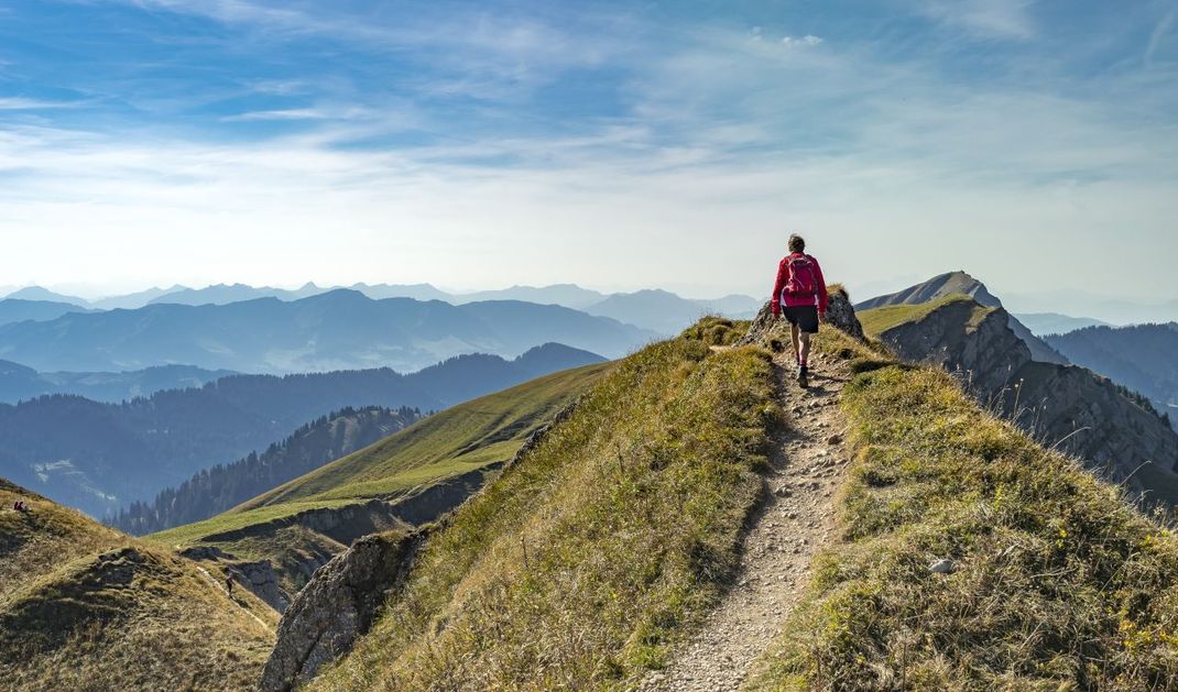 "Es ist eine gefährliche Sache, aus deiner Tür hinaus zu gehen. Du betrittst die Straße und wenn du nicht auf deine Füße aufpasst, kann man nicht wissen, wohin sie dich tragen." - Bilbo Beutlin aus "Der Herr der Ringe".