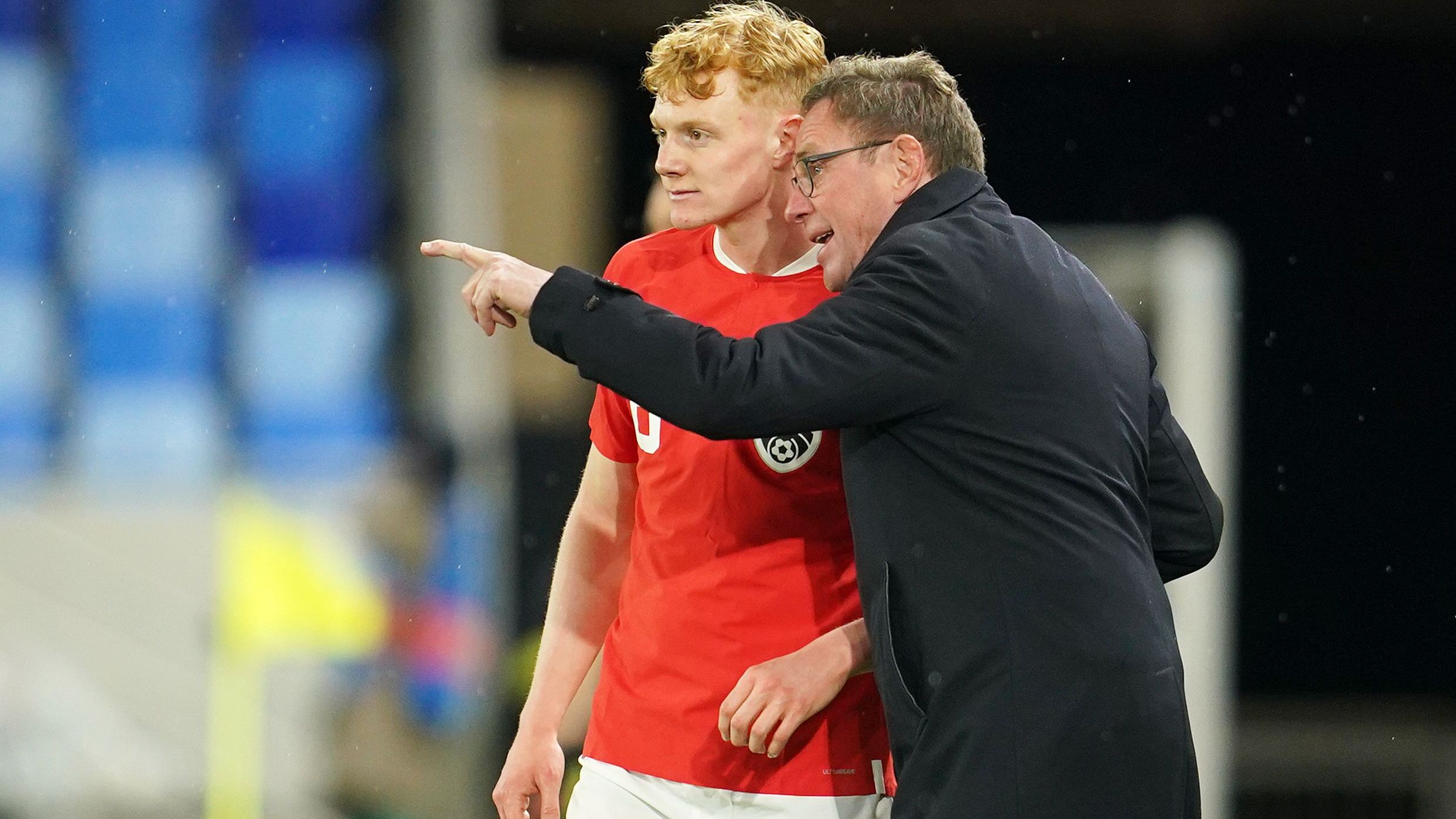 <strong>Pro: Ralf Rangnick (Österreich)</strong><br>Wie der "kicker" berichtet, könnte der "Professor" jetzt die erste Alternative für die Bayern sein. Der 65-Jährige führte zuletzt Österreich erfolgreich zur EM. Und er hat beste Beziehungen zum FC Bayern. Mit Sportdirektor Christoph Freund und Nachwuchs-Boss Jochen Sauer arbeitete Rangnick schon 2013-15 bei RB Salzburg erfolgreich zusammen. Sportvorstand Max Eberl wollte ihn einst zu Borussia Mönchengladbach locken.&nbsp;