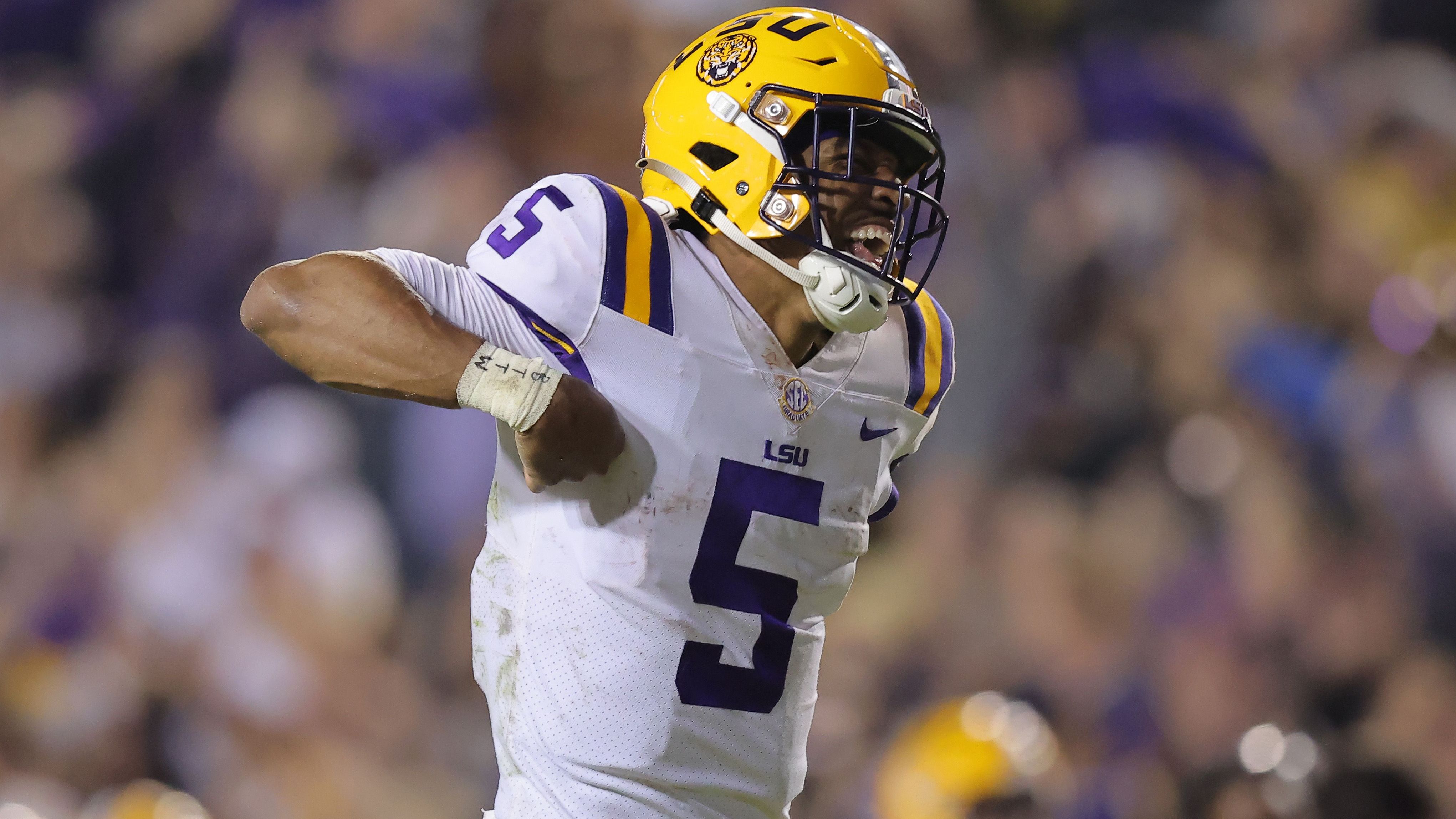 <strong>13. LSU Tigers (vorher Platz 14) 9-3<br></strong>In der letzten Regular-Season-Partie besiegte LSU die Texas A&amp;M Aggies mit 42:30. Die Offense um Heisman-Anwärter Jayden Daniels überzeugte erneut: Der Quarterback erreichte die Bestmarke von 50 Touchdowns, kein Spieler hat diese Saison mehr erzielt.&nbsp;