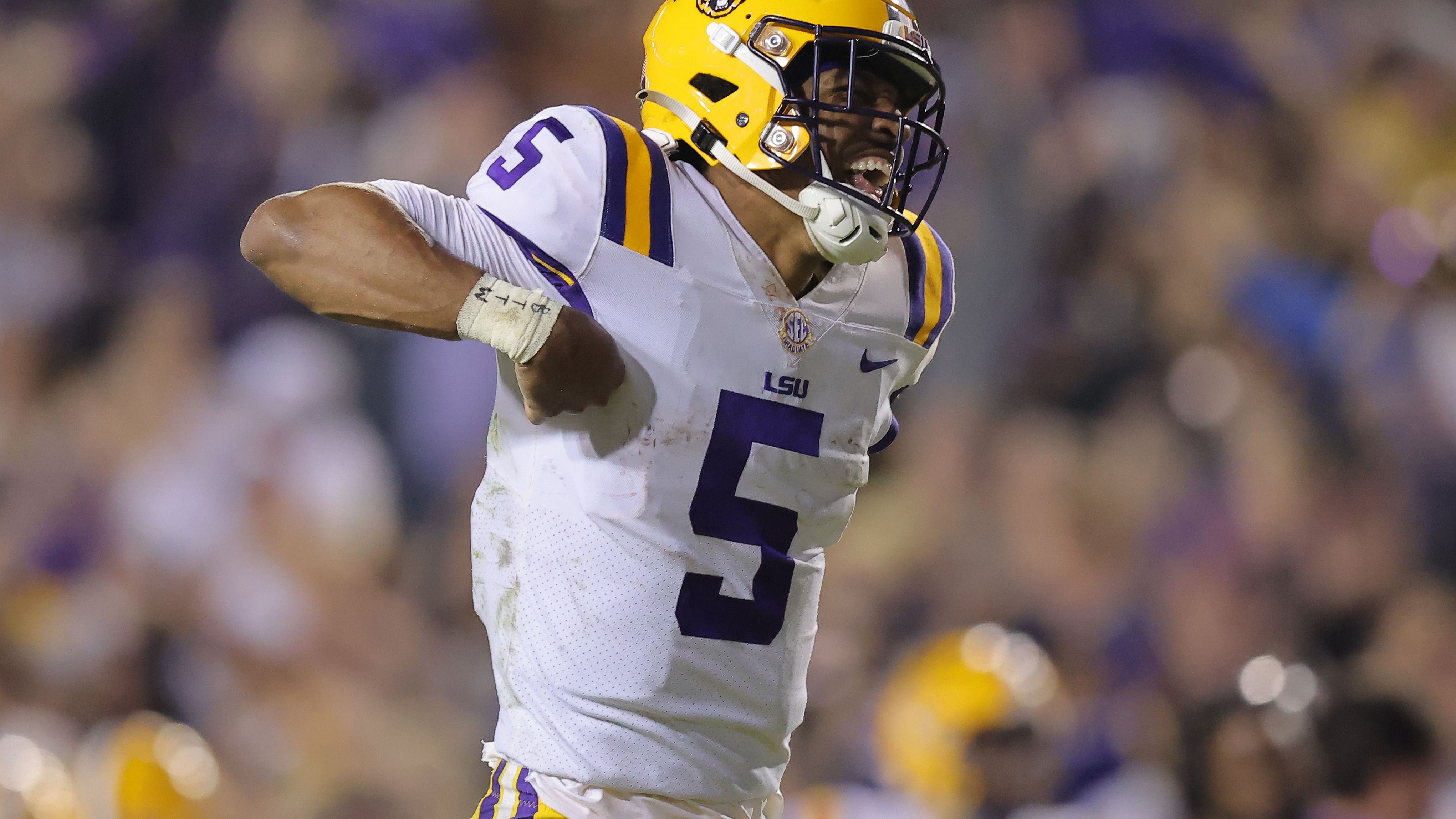 <strong>2023: Jayden Daniels (Quarterback - Louisiana State University)</strong><br>Anders als Williams eroberte Jayden Daniels die NFL zunächst im Sturm. Mit den unscheinbaren Commanders gewann der Nummer-Zwei-Pick im Draft sieben seiner ersten neun Spiele als Profi. Daniels trat dabei überzeugend auf, galt schnell als Favorit für den Award des Rookie of the Year....