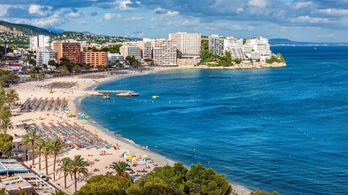 Magaluf Beach and Bay, Calvia, Mallorca, Balearics, Spain