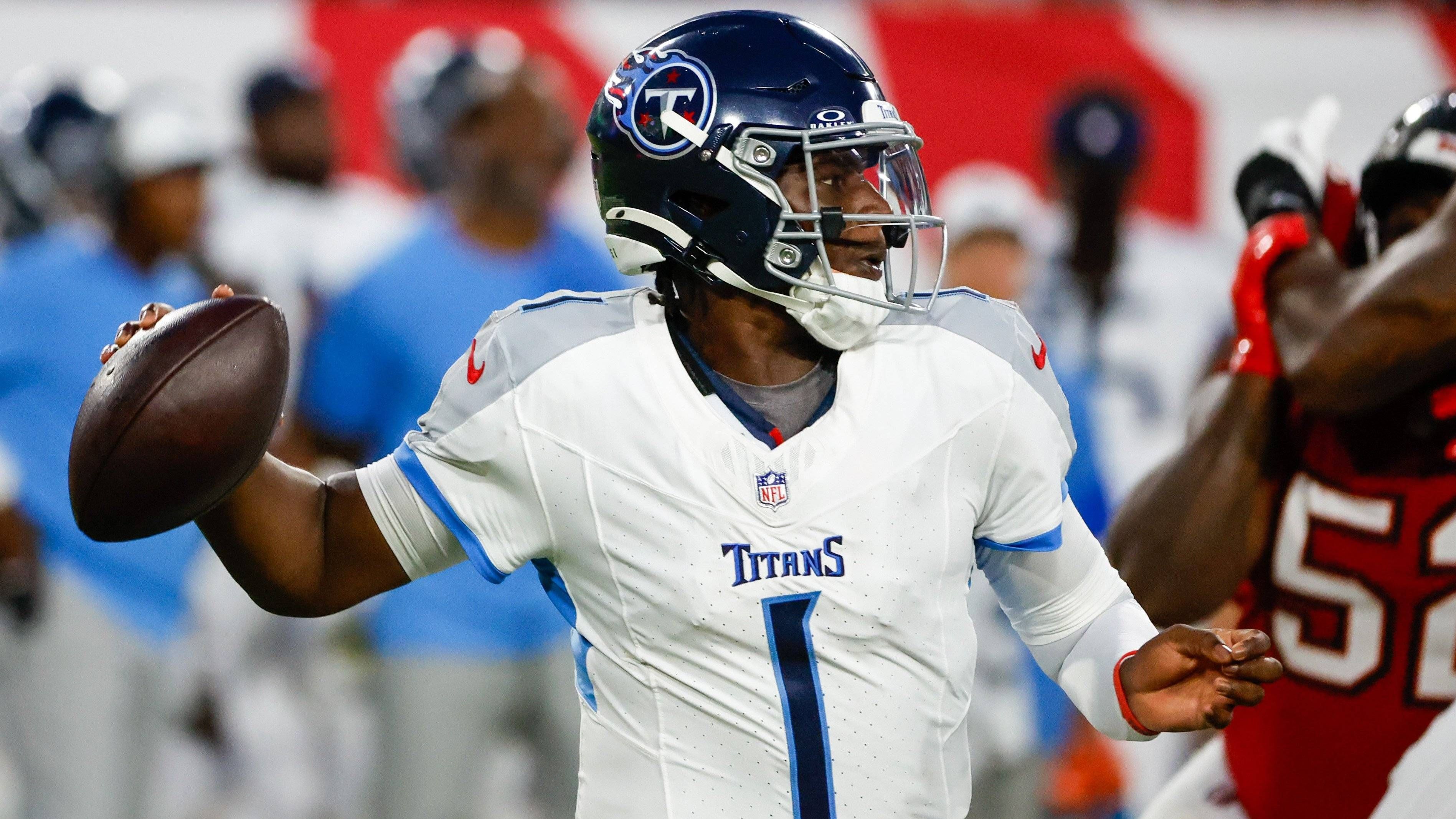 <strong>Cameron Ward (Tennessee Titans)</strong><br>Der gefeierte Nummer-eins-Pick des diesjährigen Drafts bekam gegen die Buccaneers nur einen Drive, nutzte diesen aber überzeugend: Er führte die Titans zu ihren einzigen Punkten des Spiels und beendete die Partie mit fünf von acht Pässen für 67 Yards.