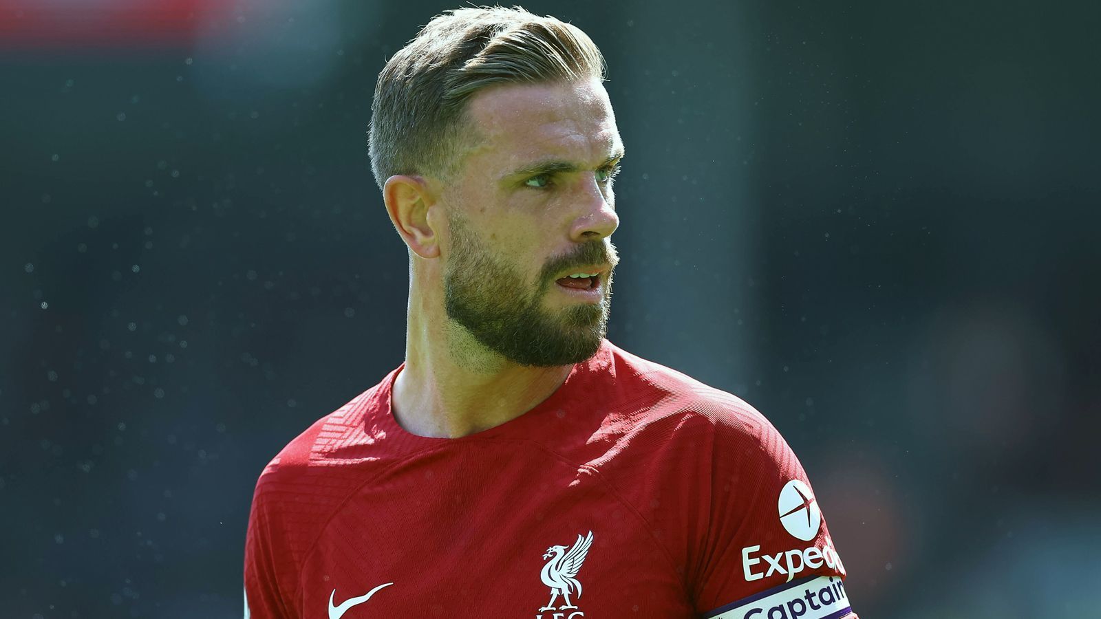 
                <strong>FC Liverpool</strong><br>
                &#x2022; Kapitän: Jordan Henderson<br>&#x2022; Im Verein seit: Juli 2011<br>
              