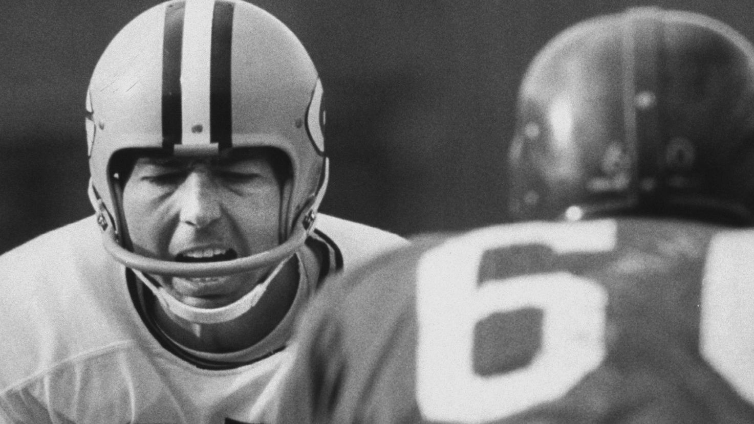<strong>4. Bart Starr<br></strong>Ausgewählt in der 17. Runde des Drafts von 1956 von den Green Bay Packers. Starr führte die Packers zu fünf NFL-Meisterschaften, einschließlich der ersten beiden Super Bowls, und wurde zweimal zum MVP des Super Bowls ernannt.
