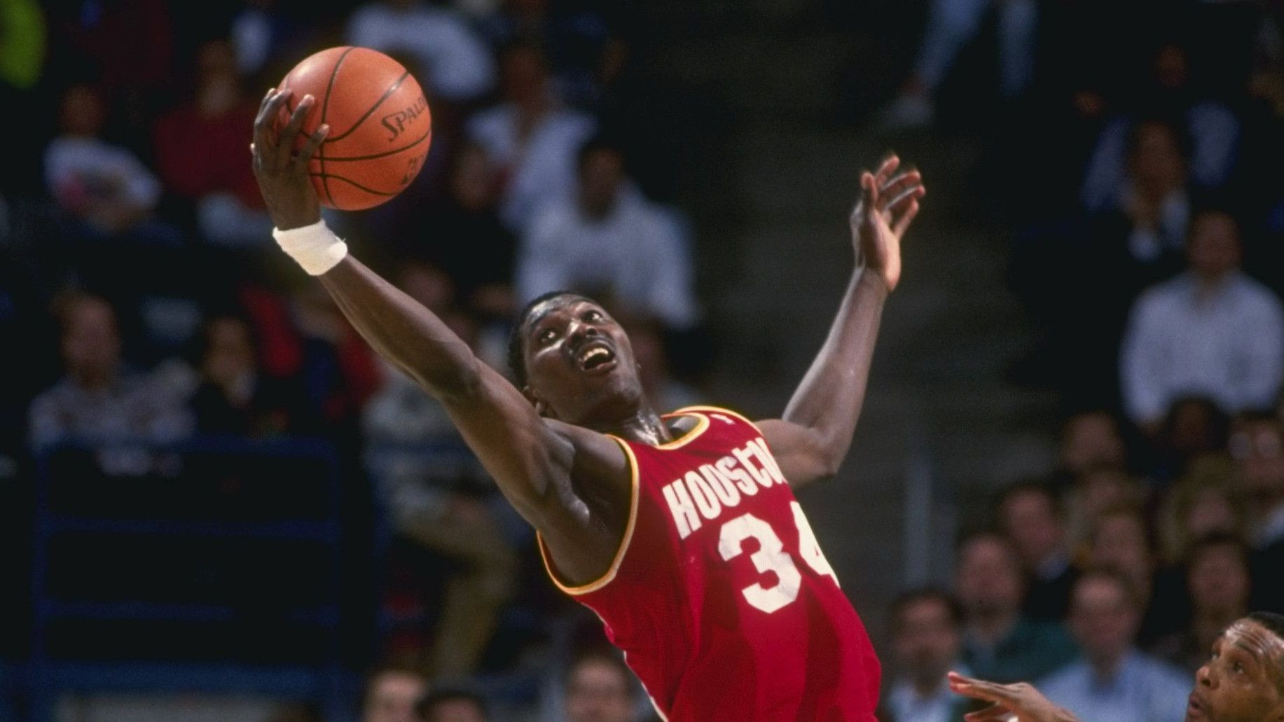 <strong>Hakeem Olajuwon (Houston Rockets)</strong><br>Jahr: 1990<br>Gegner: Golden State Warriors<br>Statline: 29 Punkte, 18 Rebounds, 9 Assists, 11 Blocks, 5 Steals