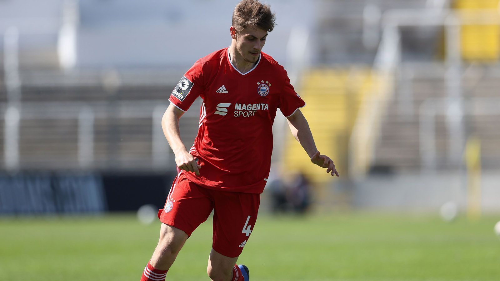 
                <strong>Josip Stanisic (FC Bayern)</strong><br>
                Mangels Alternativen muss Nagelsmann aller Voraussicht nach auf eigene Ressourcen zurückgreifen. Und wer weiß, vielleicht ist Josip Stanisic ja der nächste Alphonso Davies? Im April schon gab der 21-Jährige, der zuletzt in der dritten Liga spielte, sein Bundesliga-Debüt gegen Union Berlin. Jetzt statteten ihn die Bayern mit einem Profi-Vertrag aus. Bayern-Fazit: ein Versuch ist es wert
              