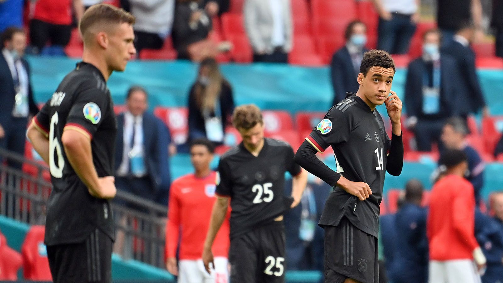 
                <strong>Keine Bayern-Stars! Diese Bundesliga-Spieler sind noch bei der EM</strong><br>
                Mit dem Aus des DFB-Teams ist klar, dass alle Spieler des FC Bayern bei der EM ausgeschieden sind. Doch andere Bundesliga-Teams haben noch zahlreiche Spieler im Rennen um den EM-Titel am Start. ran.de gibt einen Überblick. 
              