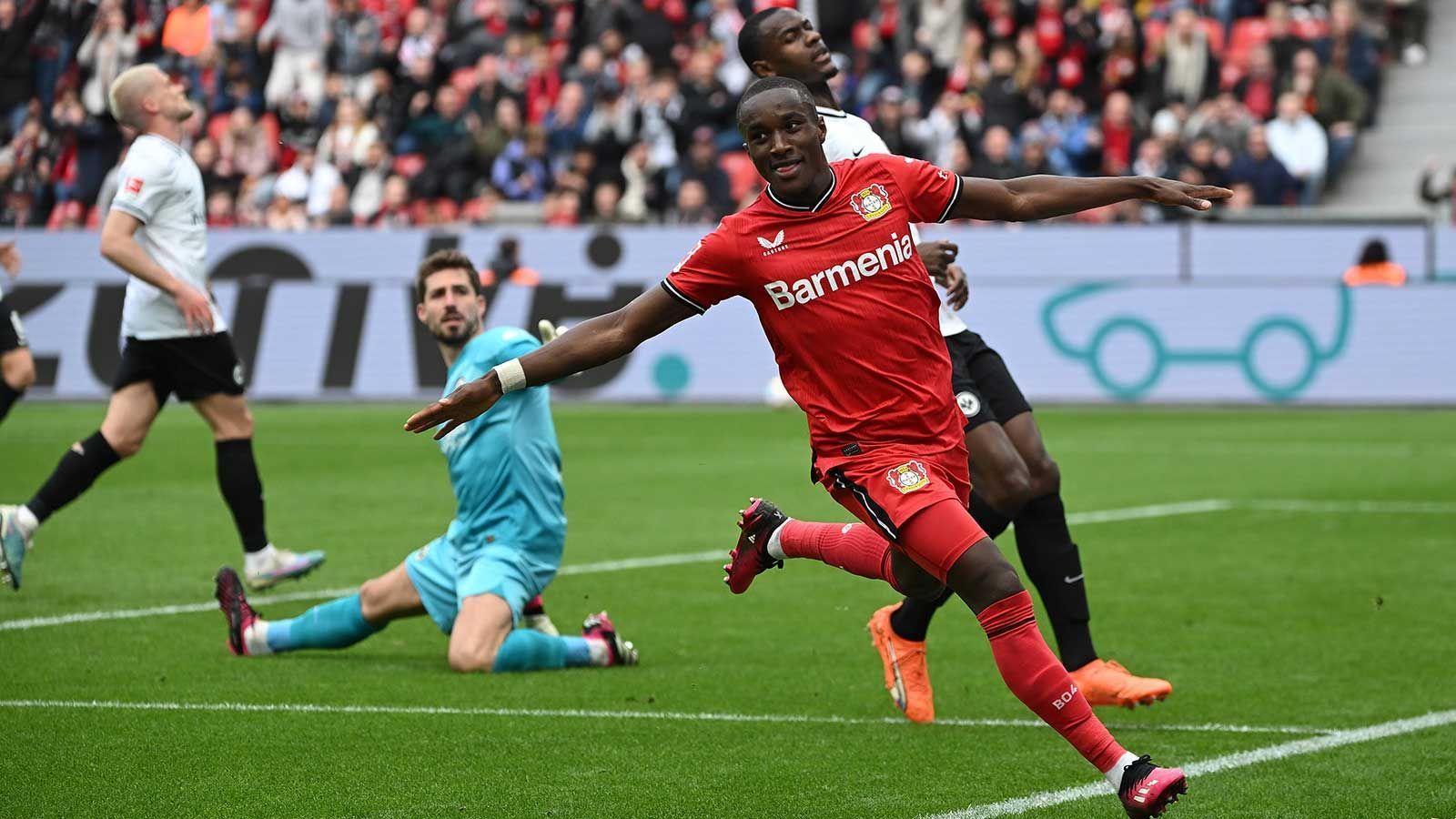 
                <strong>Angriff: Moussa Diaby (Bayer 04 Leverkusen)</strong><br>
                Verpasste nur ein einziges Ligaspiel, ansonsten immer in der Startelf - und ein Mismatch auf zwei Beinen durch sein irres Tempo. Neben Florian Wirtz steht und fällt die Leverkusener Offensive meistens mit Diabys Leistung - und die ist besonders unter Xabi Alonso häufig richtig stark. Neun Tore und neun Vorlagen sprechen für sich. Diaby ist einer der besten Flügelspieler der Liga - und könnte Bayer 04 womöglich deshalb auch im Sommer bei einem passenden Angebot verlassen.
              