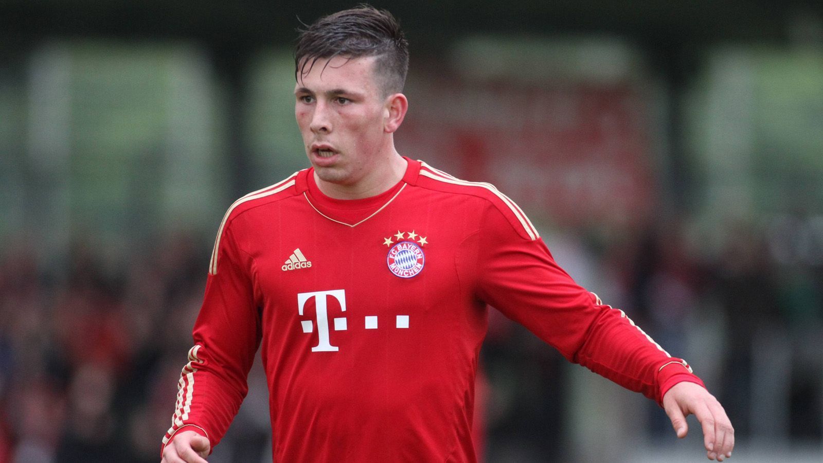 
                <strong>Pierre-Emile Höjbjerg</strong><br>
                Pierre-Emile Höjbjerg heuerte 2012 als 16-Jähriger bei den Bayern-Amateuren an. Nur ein Jahr später wurde er zu den Profis befördert. Wegen zahlreicher Verletzungen gelang es dem Mittelfeldspieler aber nicht sich durchzusetzen. Daran änderten auch Leihen nach Augsburg und Schalke nichts. 2016 verkauften die Bayern den Dänen schließlich in die Premier League zum FC Southampton, wo ihm endlich der Durchbruch gelang. Seit 2020 steht er bei Tottenham Hotspur unter Vertrag. Der Marktwert des mittlerweile 26-Jährigen liegt laut "transfermarkt" bei stolzen 45 Millionen Euro.
              