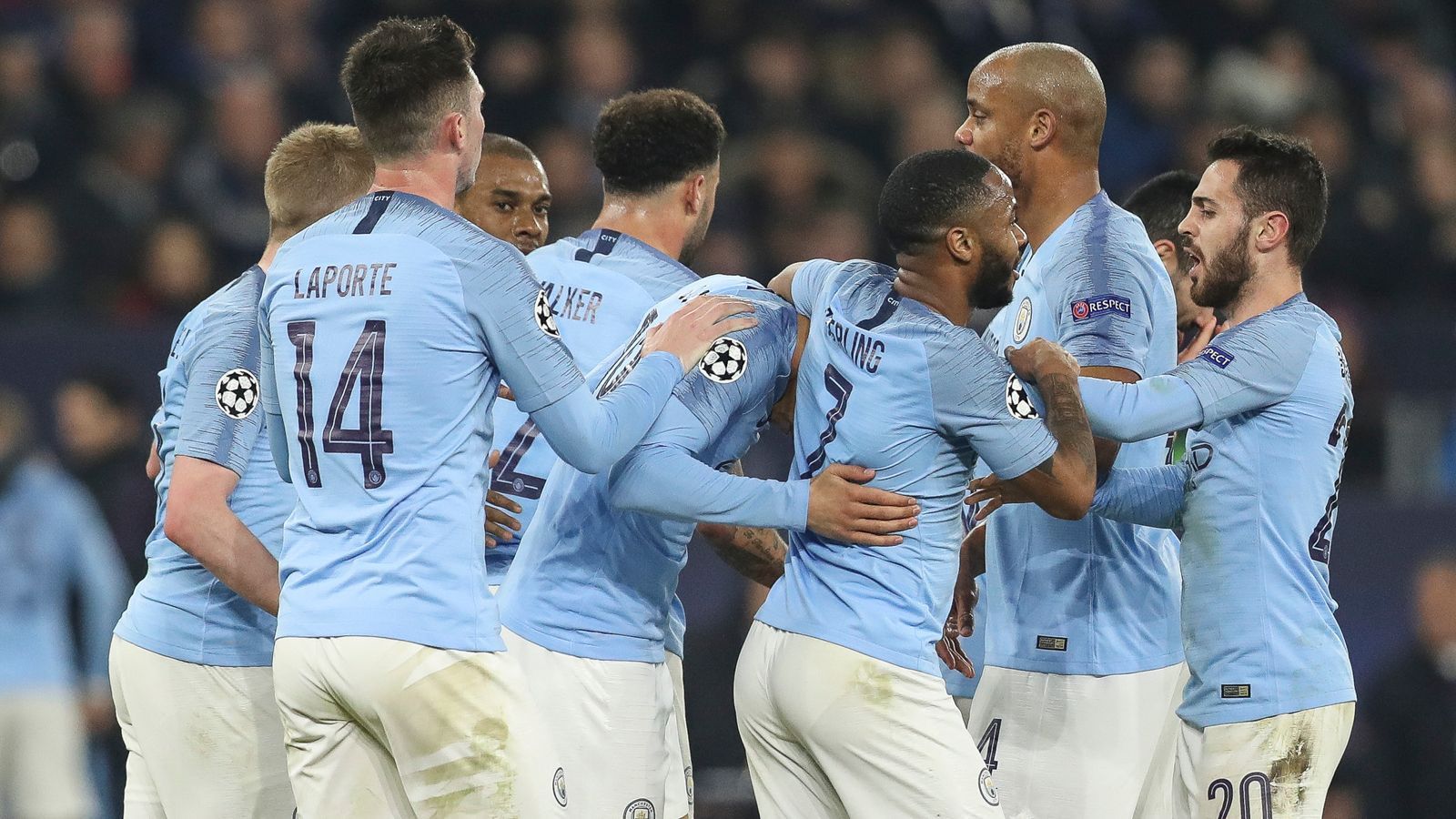 
                <strong>Platz 6: Manchester City</strong><br>
                Das war knapp und deutlich enger als befürchtet! Erst in der Schlussphase drehten die Männer von Pep Guardiola auf und mühten sich zu einem 3:2-Auswärtserfolg beim FC Schalke 04. In Unterzahl verschaffte sich Manchester City dank der individuellen Klasse von Sane und Sterling eine gute Ausgangsposition für das Rückspiel. Soll der Traum vom Gewinn der Champions League weiter am Leben bleiben, dürfen sich die "Citizens" keine weiteren Aussetzer mehr leisten.
              