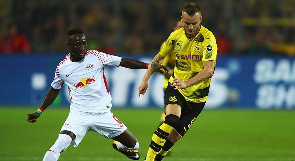
                <strong>Andrey Yarmolenko</strong><br>
                Der Neuzugang spielt eine starke Partie und harmoniert vor allem im Zusammenspiel mit Götze. Hat seine stärkste Aktion in der 13. Minute, als er aus der Bedrängnis in den Lauf von Aubameyang passt, der allerdings zu lange zögert und die Möglichkeit vergibt. In der 68. Minute mit der Chance zum Ausgleich, legt sich den Ball im Strafraum jedoch zu weit vor. Glänzt in der 74. Minute im Strafraum, indem er vier Gegenspieler alt aussehen lässt und Castro an der Strafraumgrenze bedient. Diese Aktion hätte ein Tor durchaus verdient gehabt. ran-Note: 2
              