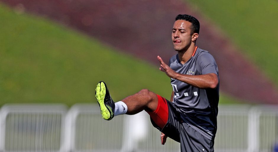 
                <strong>7. Januar 2017: Thiago verletzt sich im Trainingslager</strong><br>
                7. Januar 2017: Schock für den FC Bayern München: Thiago, einer der Leistungsträger der Hinrunde, zieht sich im Trainingslager in Doha eine Muskelverletzung im rechten Oberschenkel zu. Der 25 Jahre alte Mittelfeldstratege wird den Bayern voraussichtlich bis Mitte Februar fehlen.
              