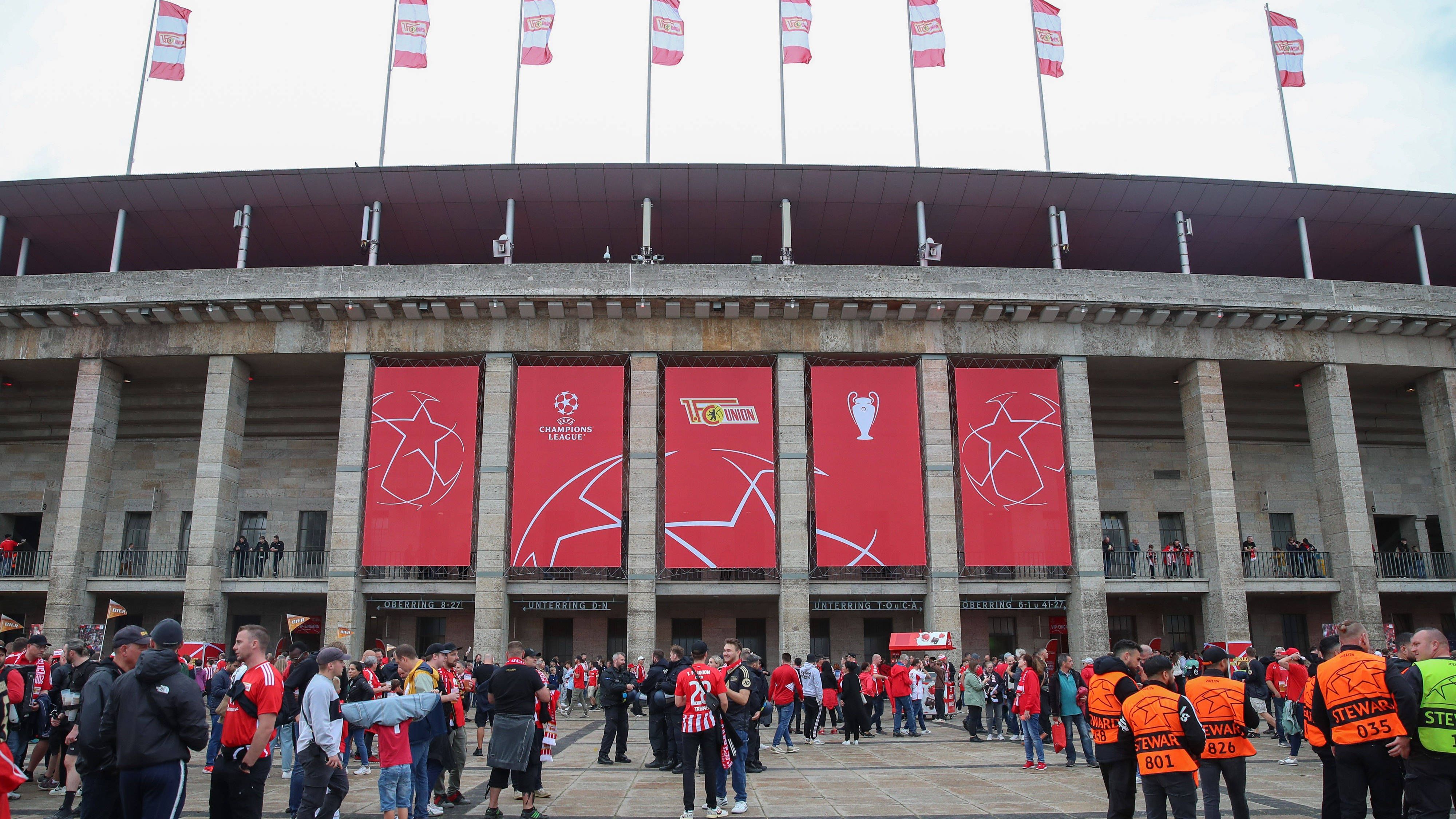 <strong>Erstes Champions-League-Heimspiel für Union Berlin</strong><br>Der 3. Oktober 2023 ist für Union Berlin ein historischer Tag. Zum ersten Mal in seiner Geschichte bestreitet der Klub ein Heimspiel in der Champions League. Und wie es sich am Tag der Deutschen Einheit gehört, absolviert der Ost-Berliner Verein das Spiel gegen Sporting Braga im West-Berliner Olympiastadion.