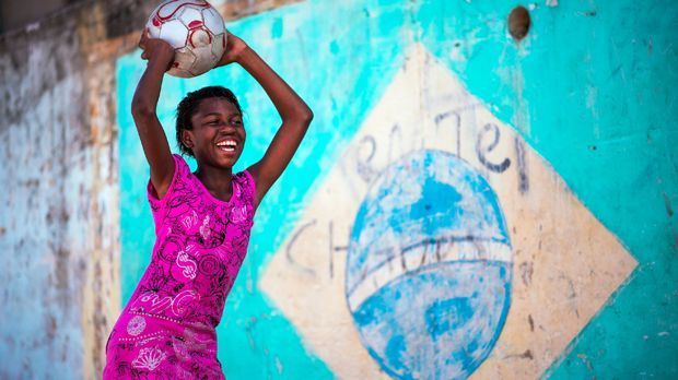 
                <strong>Kick it like Marta</strong><br>
                Auch die kleinen Mädchen träumen von einer Fußballkarriere wie die fünfmalige Weltfußballerin Marta. 
              