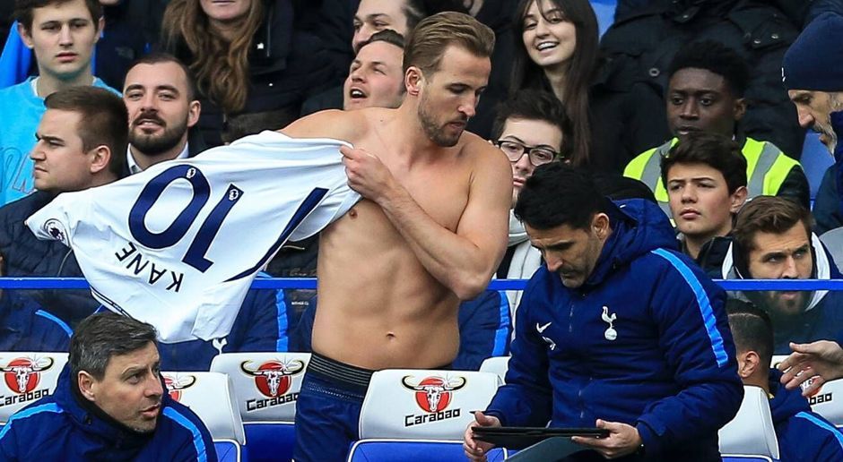 
                <strong>Angriff: Harry Kane (Tottenham Hotspur)</strong><br>
                Der zweite Engländer im Premier League Team des Jahres. Mit 26 Toren in 33 Liga-Spielen liegt der 24-Jährige auf Platz zwei der Torjägerliste. Auch in dieser Saison ist Harry Kane wieder extrem treffsicher. Er ist der große Hoffnungsträger Englands bei der WM.
              