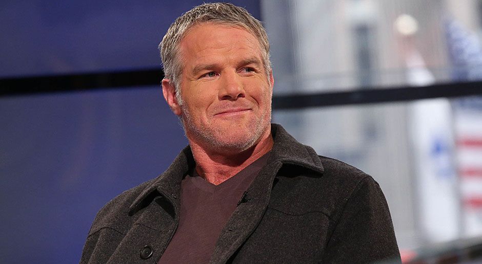 
                <strong>Brett Favre heute</strong><br>
                Brett Favre im Jahr 2016: Die NFL-Legende ist mittlerweile 46 Jahre alt und genießt den Ruhestand. Gelegentlich tritt der Ex-Quarterback als TV-Experte auf, setzt sich für karitative Zwecke ein oder erscheint auf Sponsorenterminen. Ansonsten lässt er es ruhig angehen. Das war nicht immer so: ran.de zeigt euch die Stationen seiner großartigen Laufbahn.
              