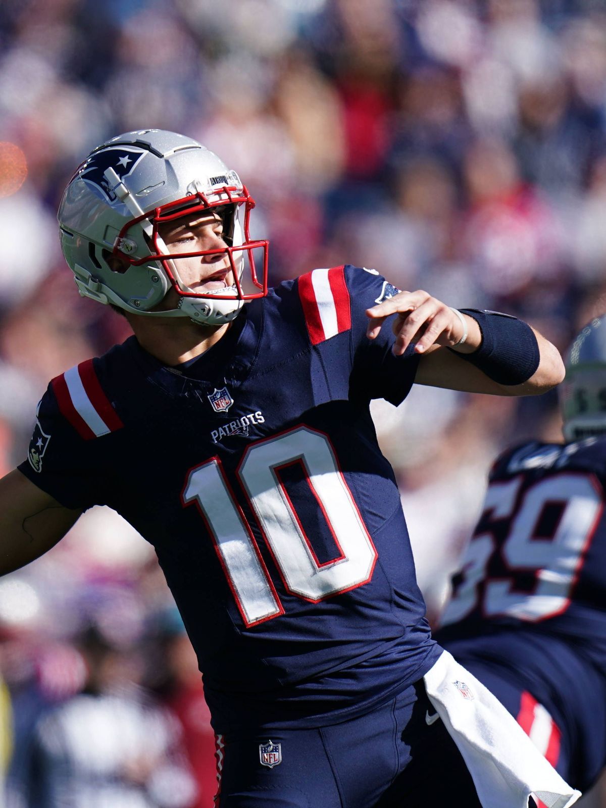 NFL, American Football Herren, USA New York Jets at New England Patriots Oct 27, 2024; Foxborough, Massachusetts, USA; New England Patriots quarterback Drake Maye (10) throws a pass against the New...